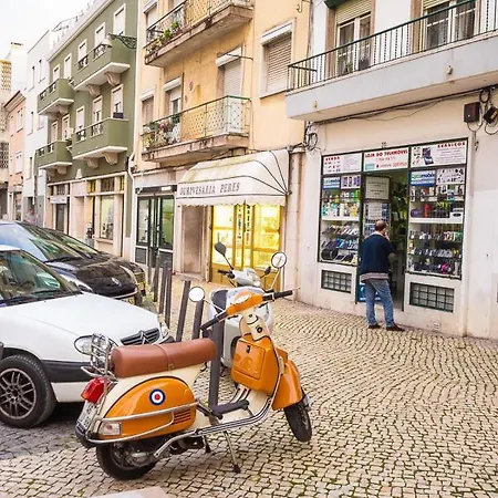 Pastel - Charming In Authentic Lisbon